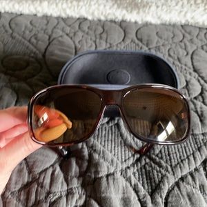 Women’s costa’s with case